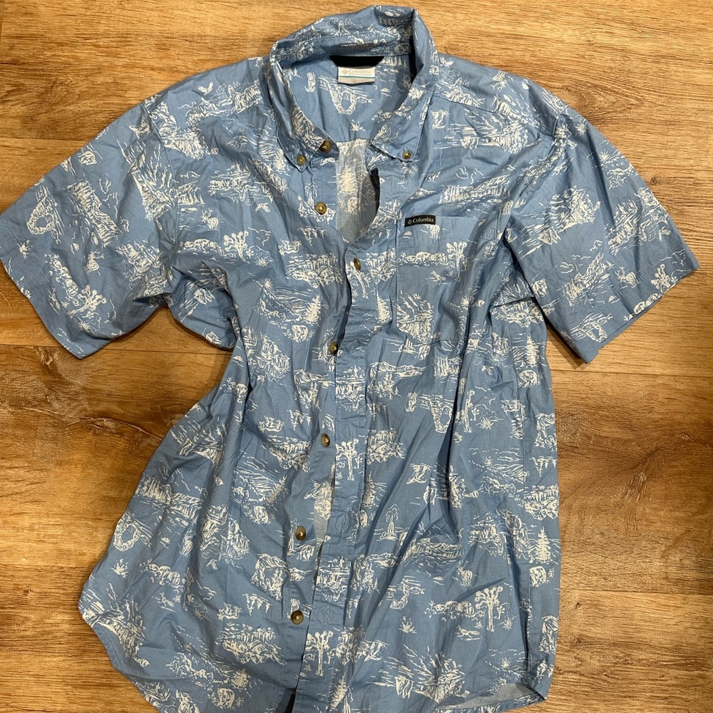 Columbia sportswear Blue and white outdoors, Patterned Short Sleeve Shirt